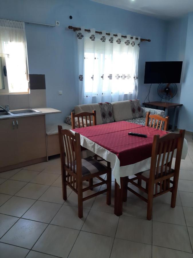Rock Star-Pllakat Bed and Breakfast Sarandë Exteriör bild