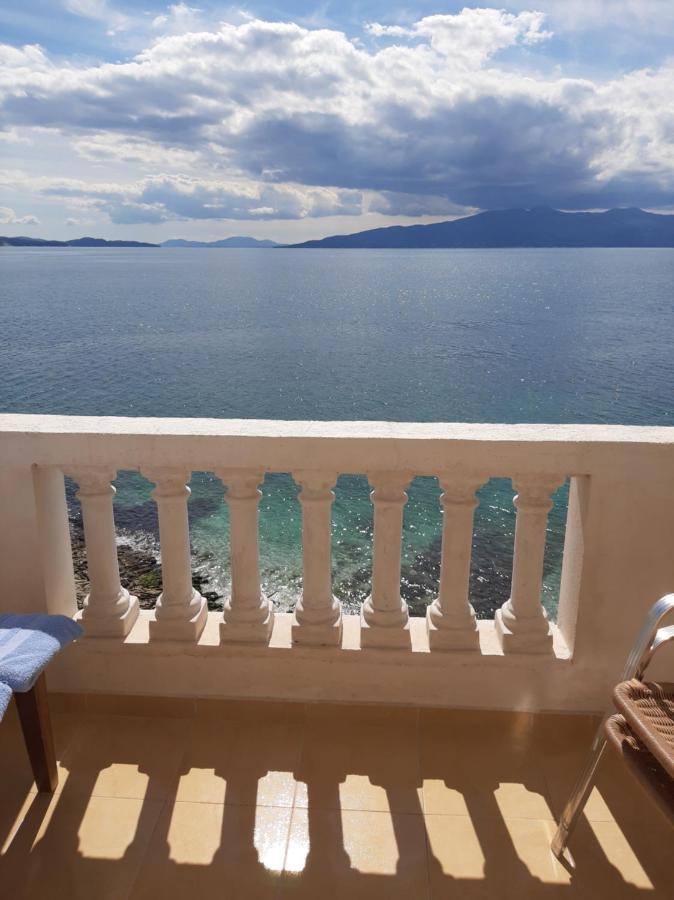 Rock Star-Pllakat Bed and Breakfast Sarandë Exteriör bild