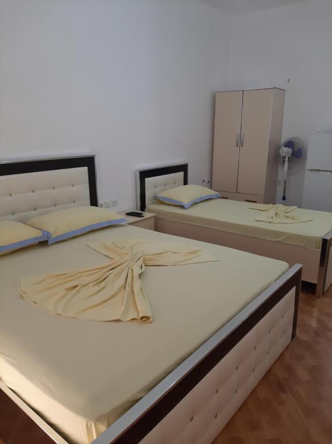 Rock Star-Pllakat Bed and Breakfast Sarandë Exteriör bild