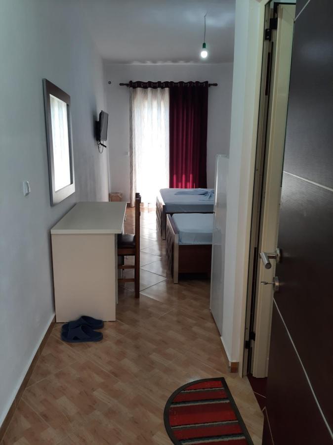Rock Star-Pllakat Bed and Breakfast Sarandë Exteriör bild