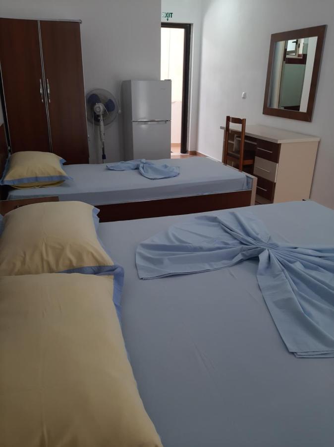 Rock Star-Pllakat Bed and Breakfast Sarandë Exteriör bild