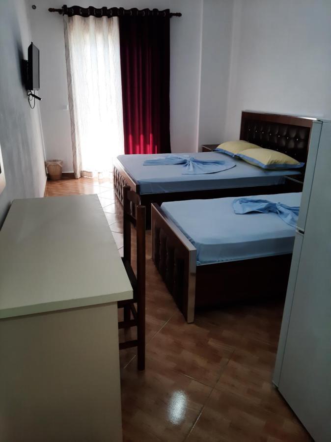 Rock Star-Pllakat Bed and Breakfast Sarandë Exteriör bild