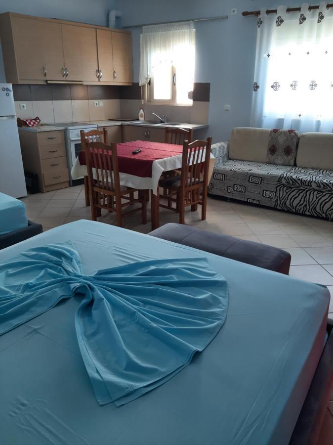 Rock Star-Pllakat Bed and Breakfast Sarandë Exteriör bild