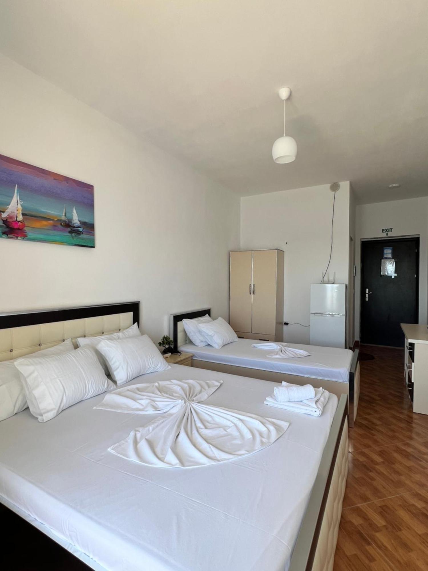 Rock Star-Pllakat Bed and Breakfast Sarandë Exteriör bild