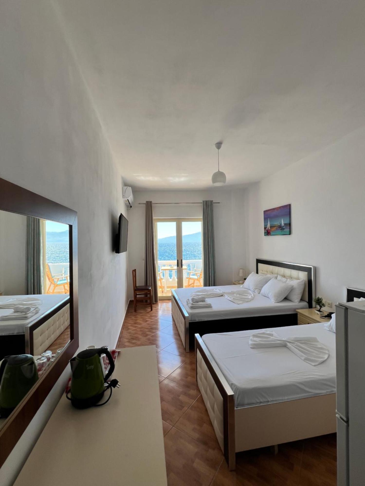 Rock Star-Pllakat Bed and Breakfast Sarandë Exteriör bild