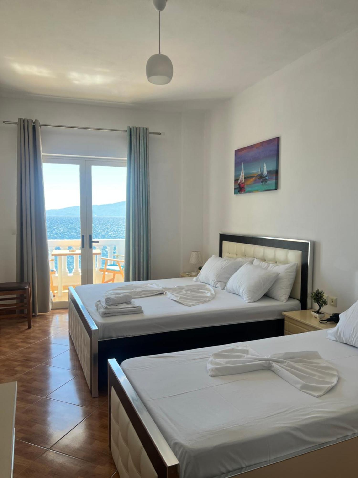 Rock Star-Pllakat Bed and Breakfast Sarandë Exteriör bild