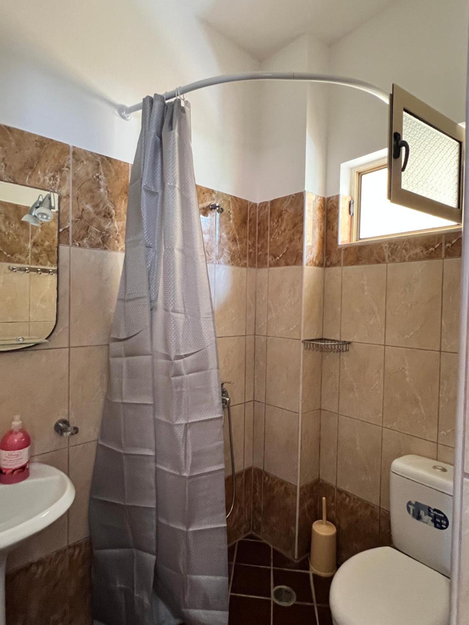 Rock Star-Pllakat Bed and Breakfast Sarandë Exteriör bild